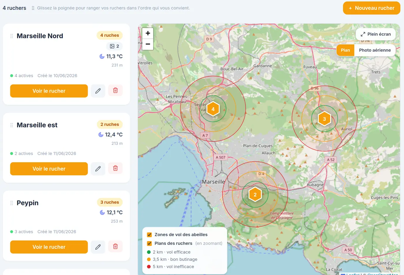 La carte des ruchers dans HexaBees, avec le nombre de ruches et les zones de vol des abeilles